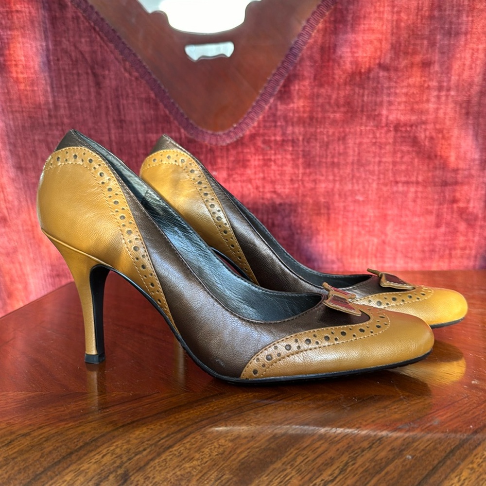 Donald Pliner heel